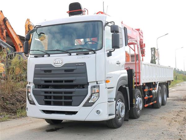 UD TRUCKS 4 chân gắn cẩu 12 tấn Kanglim KS2825